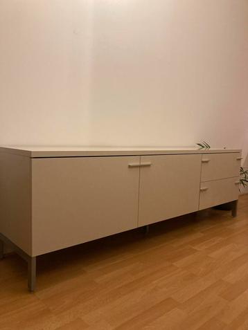 Dressoir (warm wit) beschikbaar voor biedingen