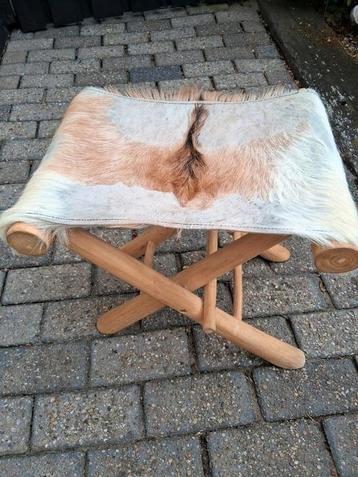 Houten kruk met geiteleer vintage  beschikbaar voor biedingen