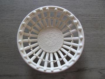 Creamware Pottey Schaaltje 10,5 cm d  Gemerkt beschikbaar voor biedingen