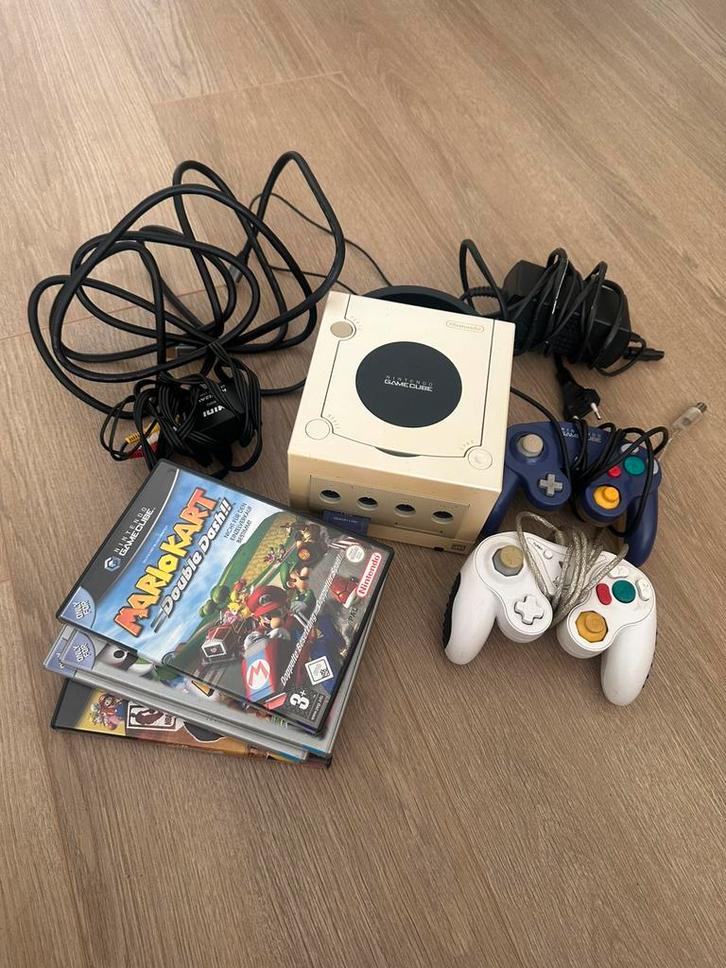 Nintendo GameCube + 2 controllers + 4 spellen, Spelcomputers en Games, Spelcomputers | Nintendo GameCube, Ophalen of Verzenden