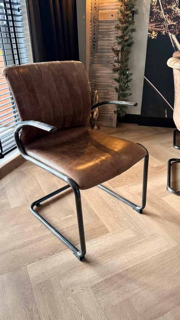Vintage Bruine lederen Eetkamerstoel van Goossens, Huis en Inrichting, Stoelen, Zo goed als nieuw, Vijf, Zes of meer stoelen, Leer