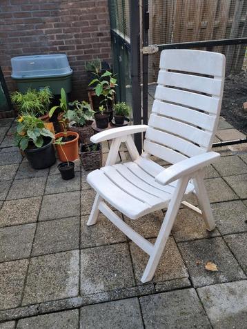 2 ligstoelen  beschikbaar voor biedingen