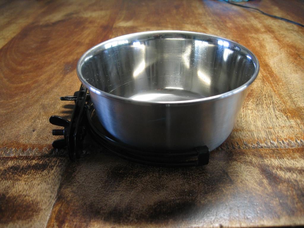 RVS voer/drinkbak met schroef/beugel bevestiging in bench., Dieren en Toebehoren, Hondenvoerbakken en Drinkbakken, Ophalen of Verzenden