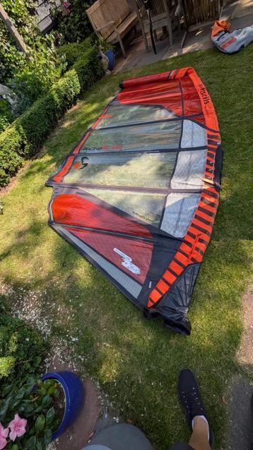 Gebruikte windsurfzeilen en accessoires, geen reparaties beschikbaar voor biedingen