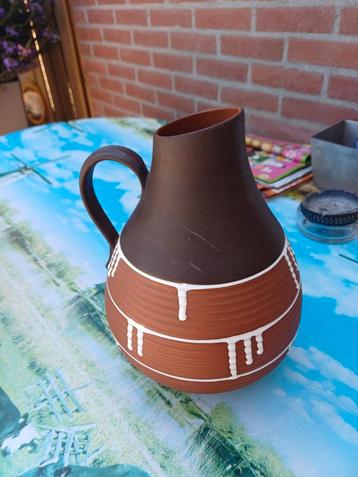 Retro vaas beschikbaar voor biedingen