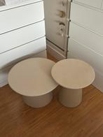 Set van 2 beige Leen Bakker Thibaut bijzettafels – Ø60 & Ø45, Huis en Inrichting, Tafels | Bijzettafels, Ophalen, Minder dan 45 cm