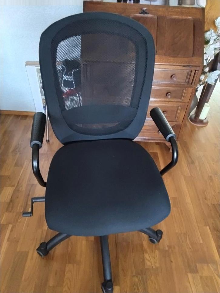 Bureaustoel VILGOT, Huis en Inrichting, Bureaustoelen, Zo goed als nieuw, Bureaustoel, Zwart, Ergonomisch, Ophalen