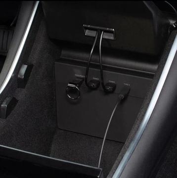 5-in-1 USB hub voor Tesla model 3 Pre-Facelift beschikbaar voor biedingen