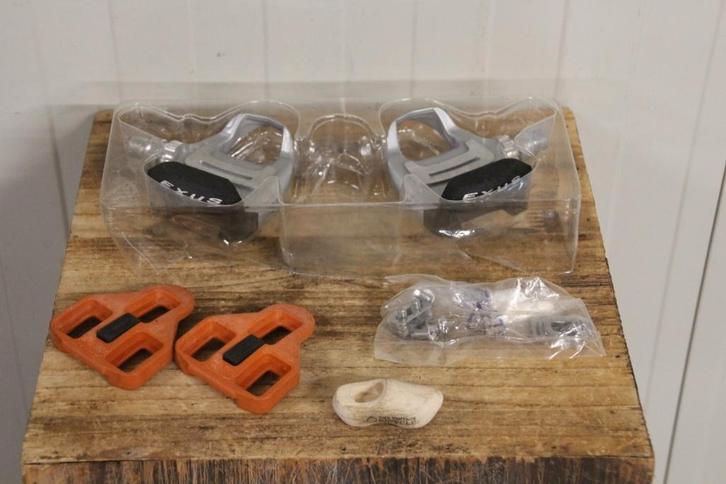 Nos EXUS E-7 clipless pedaal set / vintage racefiets - koers, Fietsen en Brommers, Fietsonderdelen, Nieuw, Racefiets, Crankstel of Pedalen