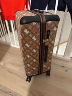 Guess Eliette Logo 28” Koffer Latte Logo Multi Nieuw!, Sieraden, Tassen en Uiterlijk, Tassen | Damestassen, Ophalen, Nieuw, Overige kleuren