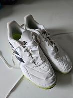 adidas zaal voetbalschoenen maat 40 2/3, Gebruikt, Maat XS of kleiner, Schoenen, Ophalen of Verzenden