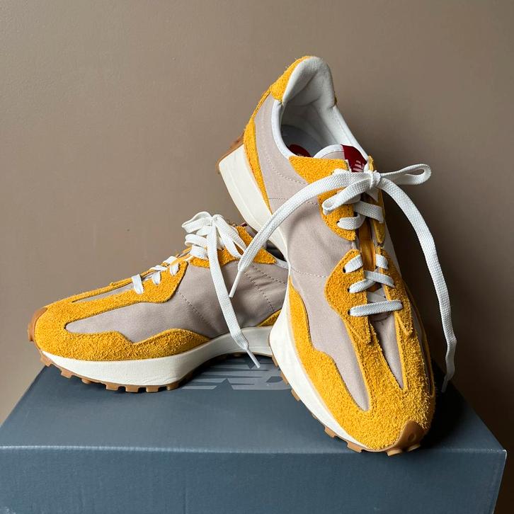 Nieuw in doos New Balance 327 - Geel/Beige - Maat 42,5 (9), Kleding | Dames, Schoenen, Nieuw, Sneakers of Gympen, Geel, Ophalen of Verzenden