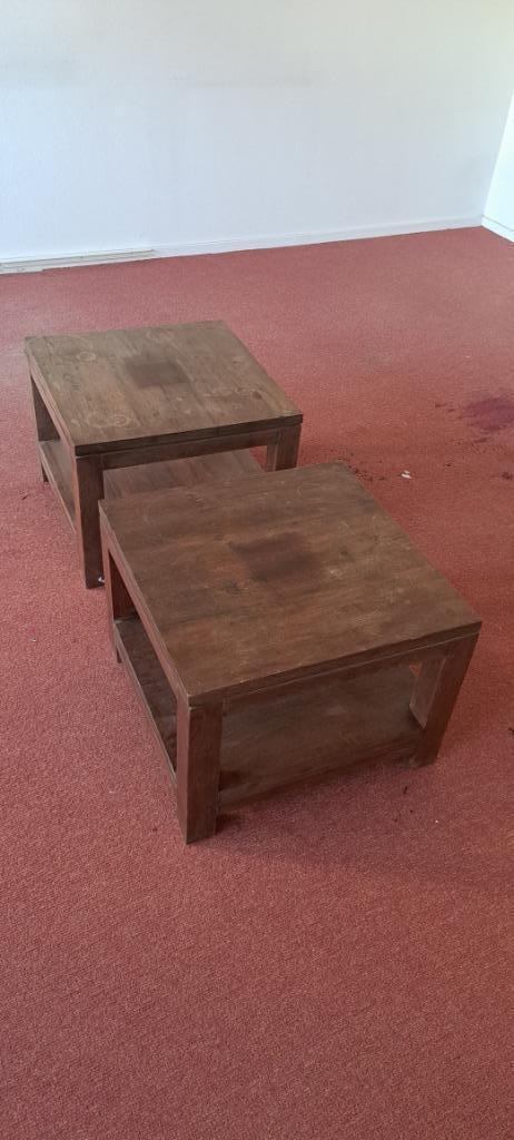 Twee massief houten salontafels – vierkant met opbergruimte, Huis en Inrichting, Tafels | Salontafels, Gebruikt, Minder dan 50 cm