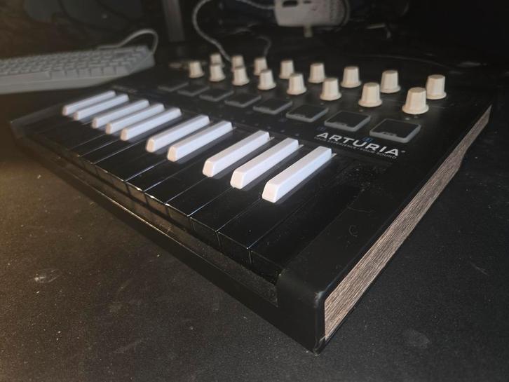 Arturia Minilab mk3 MIDI Keyboard - met pedaal!, Muziek en Instrumenten, Keyboards, Zo goed als nieuw, Overige aantallen, Overige merken