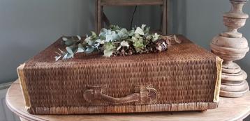 Oude rieten koffer fietskoffer valies koffertje brocante oud beschikbaar voor biedingen