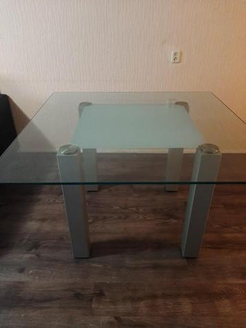 Glazen vierkante eettafel beschikbaar voor biedingen