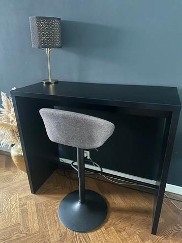Bartafel met barkruk - mat zwart houtlook beschikbaar voor biedingen
