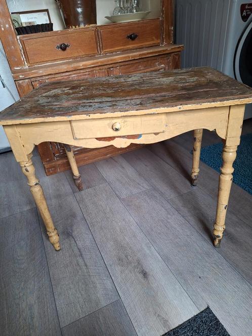Appart mooi brocant tafeltje, Antiek en Kunst, Antiek | Meubels | Tafels, Ophalen of Verzenden