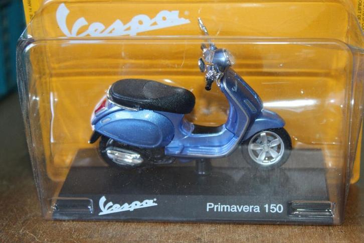 59813: Vespa Primavera 150 - 2014 - Atlas 1:18, Hobby en Vrije tijd, Modelauto's | 1:18, Nieuw, Motor, Overige merken, Ophalen of Verzenden