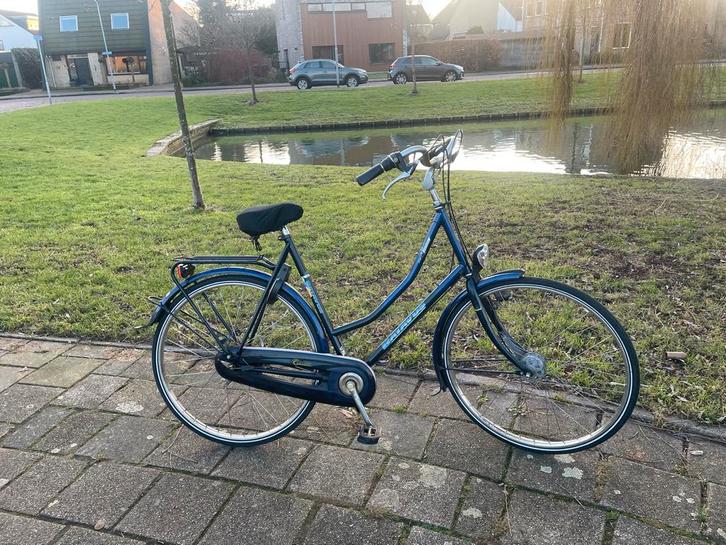 Blauwe Batavus Dames fiets 28 inch in goede staat, Fietsen en Brommers, Fietsen | Dames | Damesfietsen, Gebruikt, Batavus, (Extra) lage instap