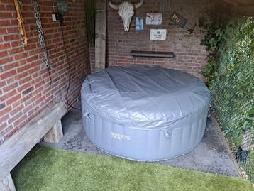 1 jaar oude jacuzzi spa met defect  beschikbaar voor biedingen