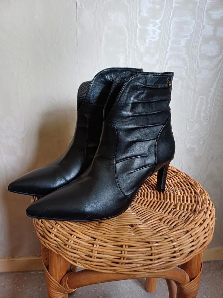 Babouche korte leren laarsjes met hak - maat 40, Kleding | Dames, Schoenen, Zo goed als nieuw, Lage of Enkellaarzen, Zwart, Ophalen of Verzenden