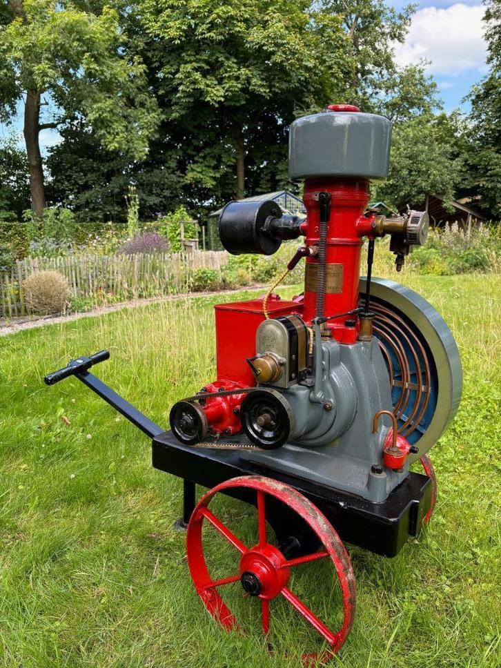 Stationaire motor Bernard type D1 op origineel onderstel, Doe-het-zelf en Verbouw, Motoren, Gebruikt, Benzinemotor, Minder dan 1400 rpm
