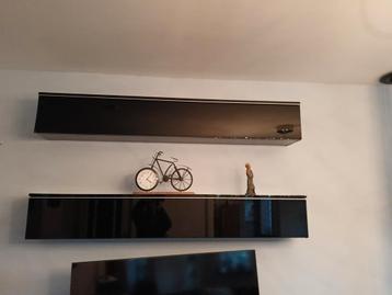 Twee wandmeubels, zwart