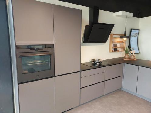 Showroom Keuken Prato, Huis en Inrichting, Keuken | Complete keukens, Nieuw, Hoekkeuken, Grijs, Overige materialen, Greeploos