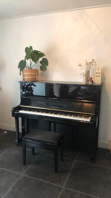 Yamaha U1 hoogglans zwart piano beschikbaar voor biedingen
