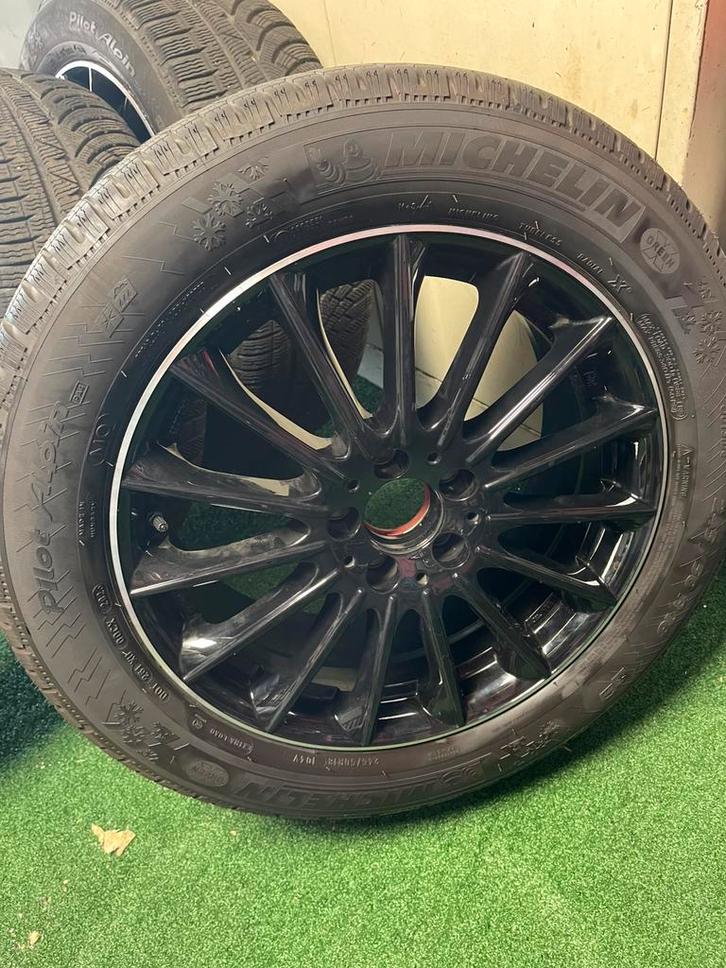 Winter banden en velgen voor mercedes v klasse nieuwstaat, Auto-onderdelen, Banden en Velgen, Band(en), Winterbanden, 18 inch