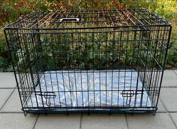 Nieuwe zwarte hondenbench met schuifdeur en kussen maat L beschikbaar voor biedingen