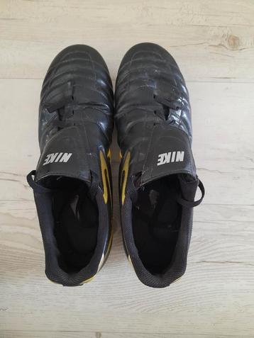 Nike Voetbalschoenen Heren Maat 46 - Zwart/Geel beschikbaar voor biedingen