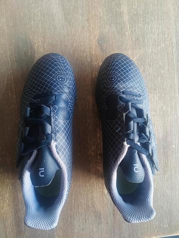 Voetbalschoenen maat 31 beschikbaar voor biedingen