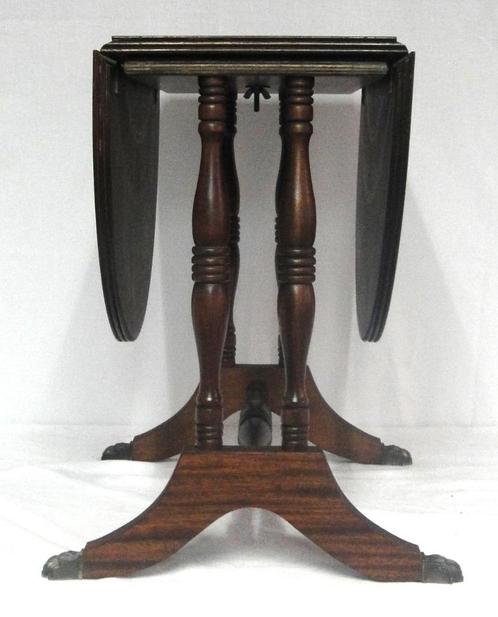 0139 Mahonie vouwtafel, Huis en Inrichting, Tafels | Sidetables, Zo goed als nieuw, 25 tot 50 cm, 50 tot 100 cm, Ovaal, Overige houtsoorten