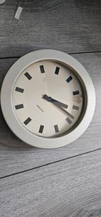 Karlsson Klok - Stijlvol Design, Huis en Inrichting, Woonaccessoires | Klokken, Ophalen, Gebruikt, Analoog, Wandklok