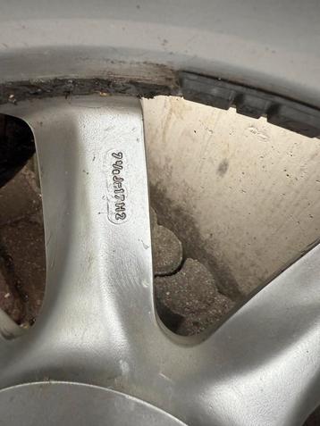 Volkswagen /audi Velgen 17 inch met Winterbanden beschikbaar voor biedingen