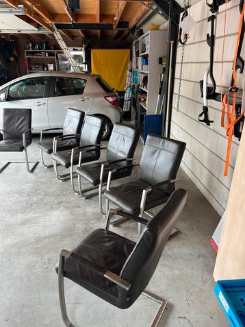 6 leren eethoekstoelen, alle 6 beschadigd