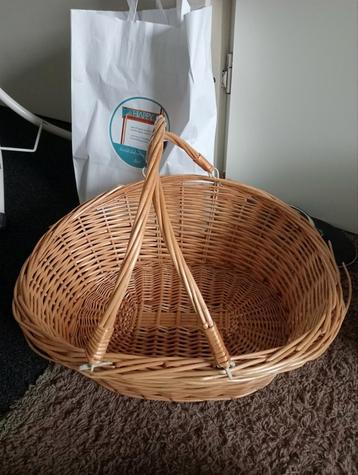Rieten mand met 2 handvatten voor pluktuin, groenten gratis  beschikbaar voor biedingen