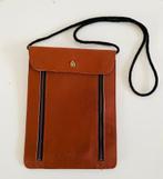 Castelijn & Beerens nektasje. Zacht soepel leer. Zie foto’s., Ophalen of Verzenden, Bruin, Overige merken, Leer