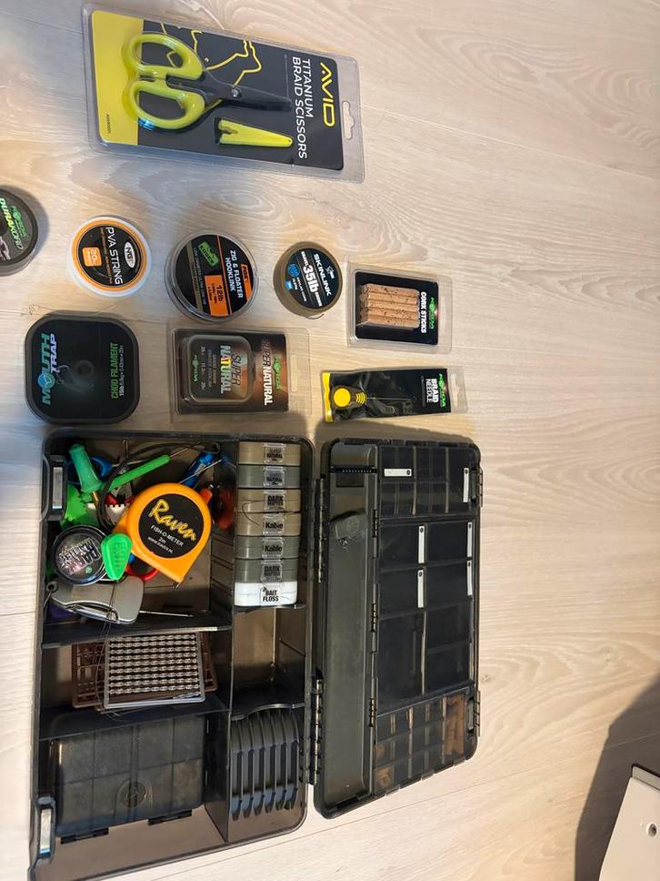 Korda Tacklebox - Goed Gevuld!, Watersport en Boten, Hengelsport | Karpervissen, Gebruikt, Complete set, Ophalen of Verzenden