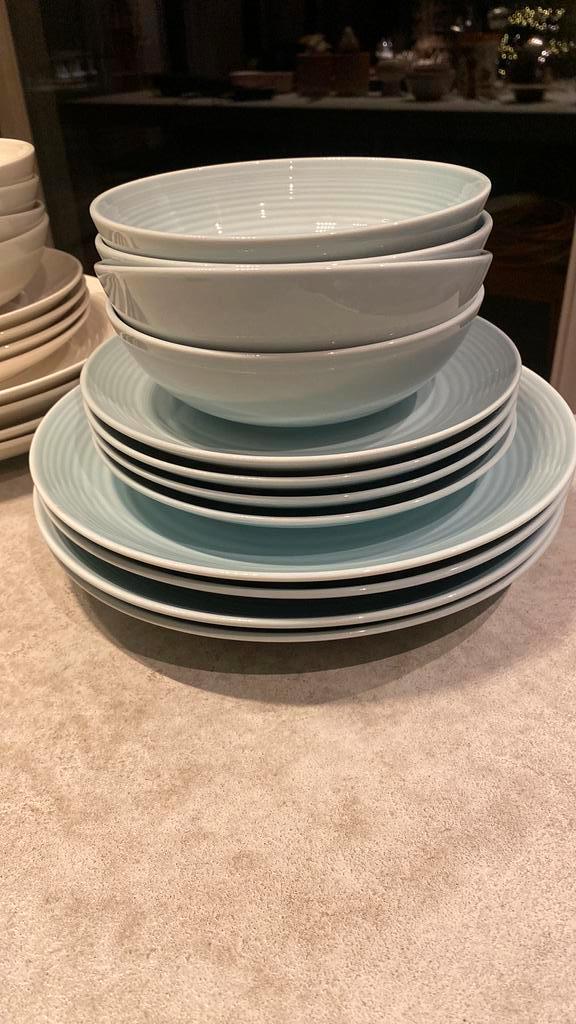 Gordon Ramsay servies royal doulton, Huis en Inrichting, Keuken | Servies, Zo goed als nieuw, Compleet servies, Effen, Aardewerk