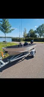 Leuke boot met trailer, Watersport en Boten, Vis- en Consoleboten, Ophalen, Aluminium, Zo goed als nieuw, 3 tot 6 meter