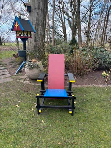 Rietveld stoel design  beschikbaar voor biedingen