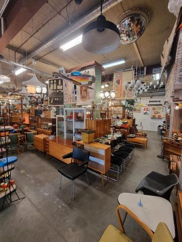 Vintage winkel Amsterdam noord,Struisgrasstraat 23 beschikbaar voor biedingen