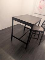 Statafel met 2 bijhorende krukken, Ophalen, Gebruikt