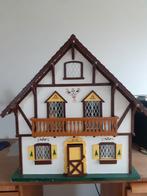 Houten poppenhuis in chalet stijl., Ophalen, Zo goed als nieuw, Poppenhuis