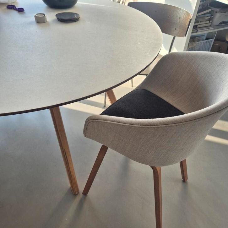 Hay eetkamerstoelen gestoffeerd en Hay eettafel rond, Huis en Inrichting, Tafels | Eettafels, Zo goed als nieuw, 100 tot 150 cm