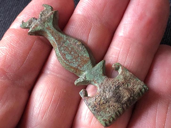 Bodemvondst ROMEINS brons houder SPIEGELTJE apart patina +++, Antiek en Kunst, Curiosa en Brocante, Ophalen of Verzenden