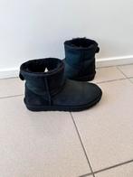 Dames zwarte ugg mini classic 2 laarzen 38, Lage of Enkellaarzen, Zo goed als nieuw, Ugg, Zwart